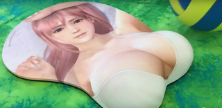 听说过胸部鼠标垫,见过真人胸部大小的鼠标垫嘛?