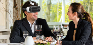 不受时空限制!VR约会你想尝试一下吗?