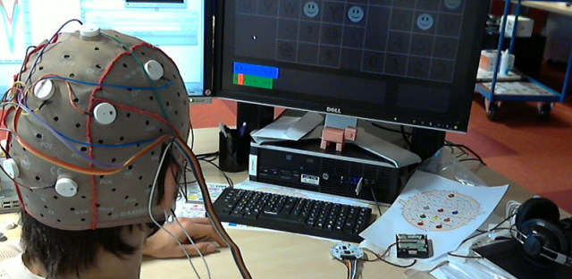 脑电传感VR头盔：“所想即所得”的未来！