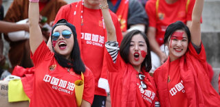 中国足球首次VR直播:跟现场观众一起嗨!