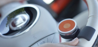 无需眼睛就能“玩手机”!O6 控制器让我们开车更加安全