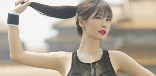 柳岩VR直播:女神亲自替你喂饭按摩!