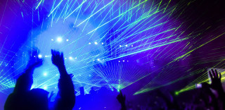 床上、地上都是演唱会?AR演唱会就是这么炫酷!