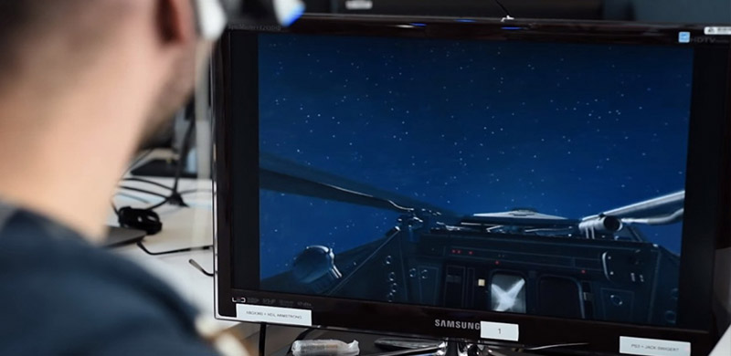 VR玩家驾驶X-Wing战机