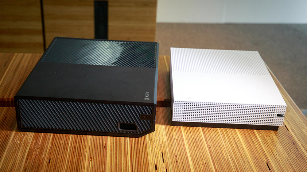 Xbox one(左）和Xbox One S（右）
