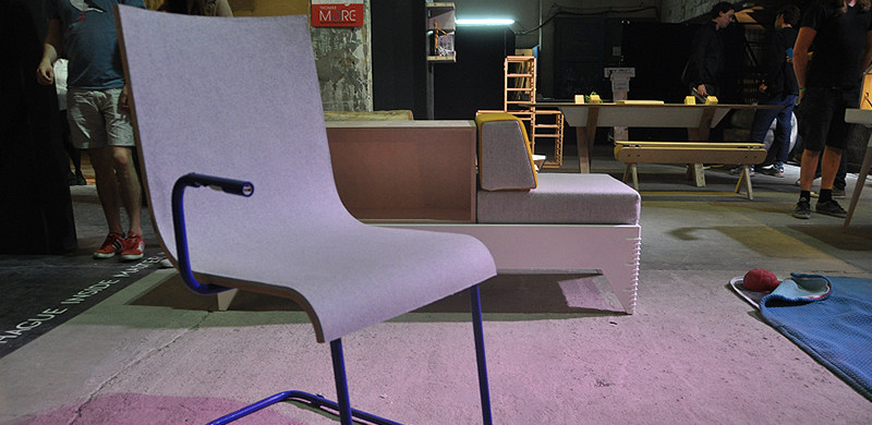 MOOV Chair：环保的抖腿充电椅
