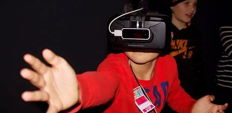 《Old Friend》VR游戏：尽情跳舞，让别人说去吧！