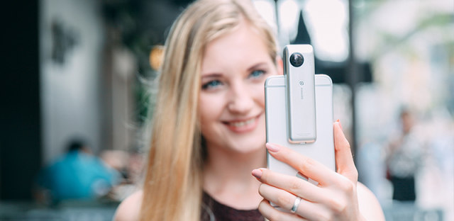 iPhone与全景相机之间，只隔了个Insta360 Nano的距离
