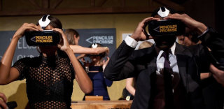 爱心慈善活动新方式:慈善机构进行VR募捐