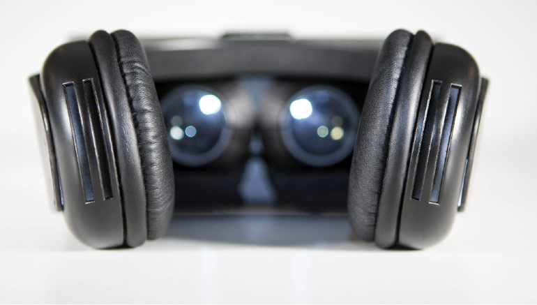 该VR眼镜还设置了耳机