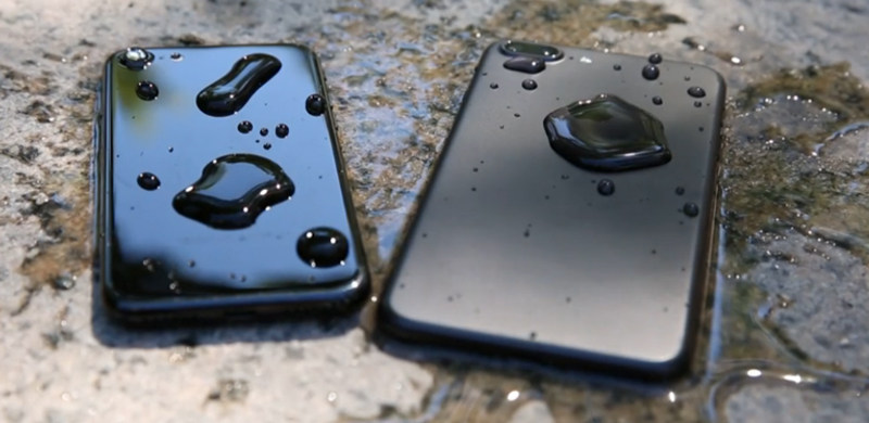 iPhone7防水不防手贱，防水功能分分钟让你手机折寿！