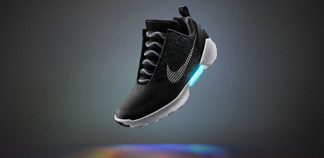 耐克HyperAdapt 1.0出现，系鞋带战术再也没法用了