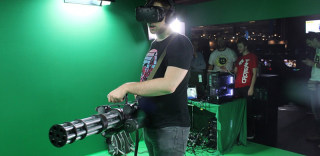 PSVR Aim算什么?看看HTC的超霸气格林机枪VR手柄吧