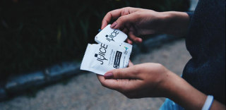 手机急救专用!用完就扔的一次性充电宝