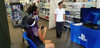 PSVR很尴尬:小凳子也成了VR必备配置?