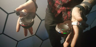 Oculus休想翻身!HTC Vive新款VR手柄,很强势!