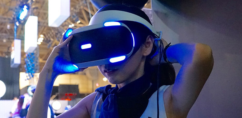 油腻的VR眼镜你敢玩吗？视频教你索尼VR怎么清洗