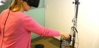 VR力反馈“光会震”?微软奇葩装置表示不服!