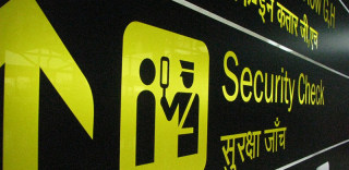 机场安检不再误事!AI人体安检仪能秒速完成安检工作