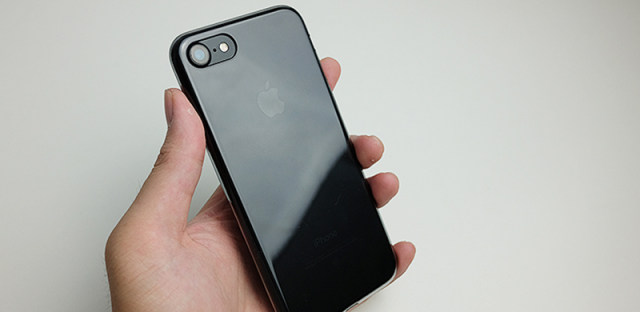 亮黑iPhone7手机壳怎么选：光是透明就能满足你了吗？