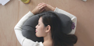 能放进裤袋的充气枕头,懒人旅行、午睡的最佳拍档!