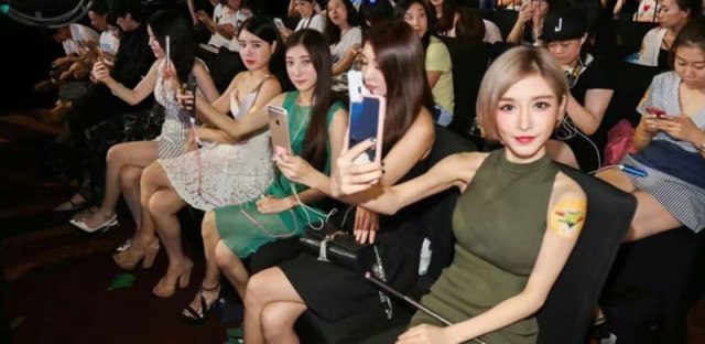 不用长得美、身材好，这些高科技也能打造直播网红！