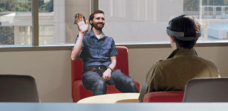 异地恋也能陪在女友身边?微软Holoportation实现无线移动