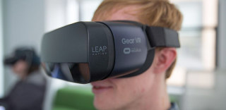Gear VR照样玩转手部追踪!Leap Motion移动VR平台登场