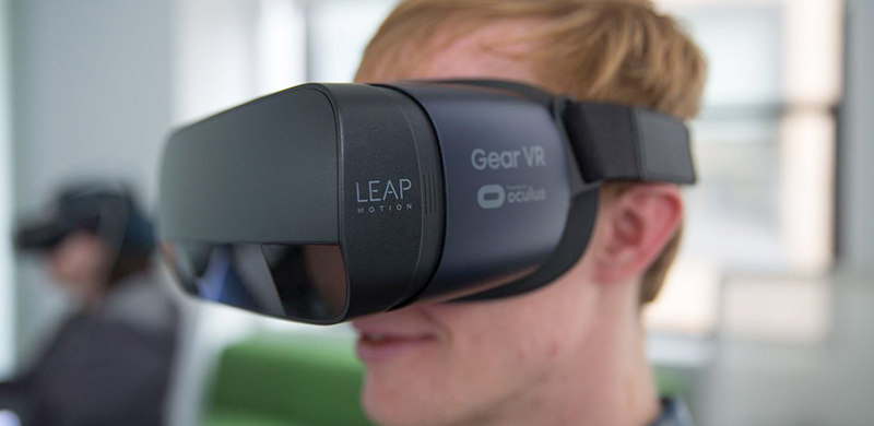 Gear VR照样玩转手部追踪！Leap Motion移动VR平台登场