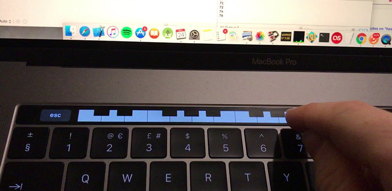 多亏了Touch Bar，新MacBook Pro摇身一变成为了乐器