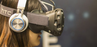 HTC Vive魔咒:销量将被OLED屏幕供应死死钳制