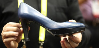 Zhor-Tech智能高跟鞋很实用,但美女们却不一定买账