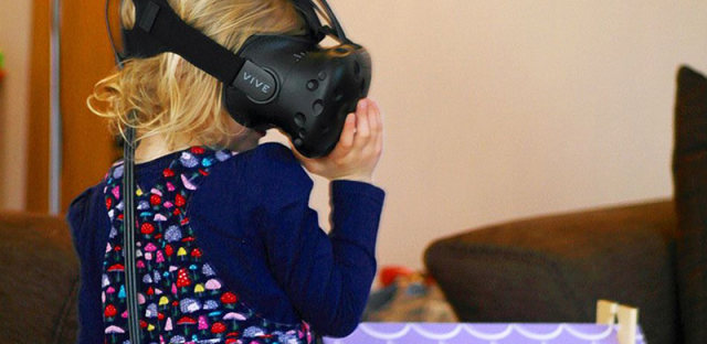 VR还能这么玩？看外国老爸用HTC Vive哄女儿的正确姿势