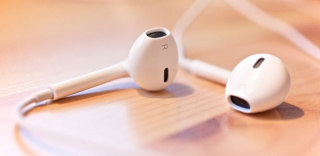 苹果双模式耳机专利:既是耳机,又是扬声器?