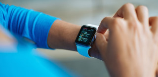 机械表和智能表之间会擦出什么火花?苹果新专利是这样诠释的