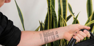 藏在皮肤上的屏幕!电子墨水屏纹身你敢试吗?