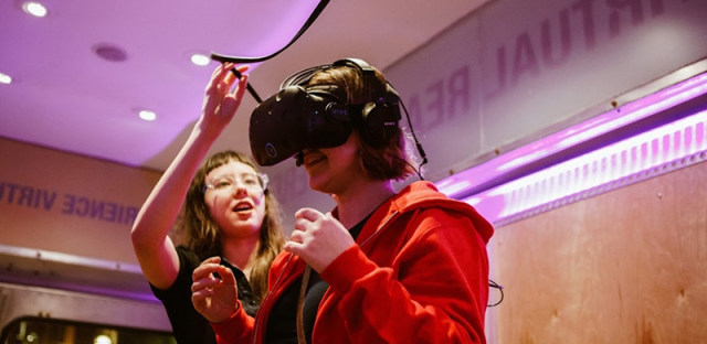 无处体验VR？把VR体验馆开到你家门前又何妨！