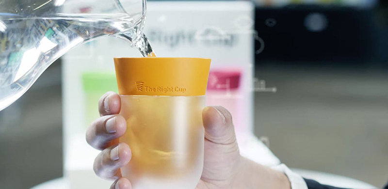 The Right Cup：倒进去的是白开水，喝到的竟是果汁？