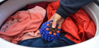 衣服会粘毛怎么办?Cora洗衣球让衣服和毛发说拜拜!