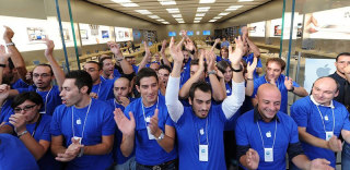 诺基亚和黑莓都输了,特朗普最终还是用上了iPhone手机