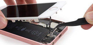 iPhone SE用户喜迎福利，“以换代修”政策因屏幕供应问题而重生
