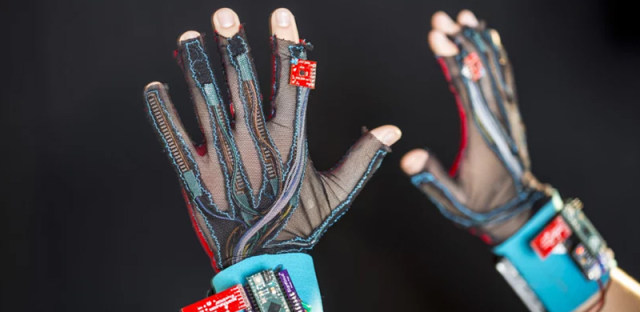 神奇体感手套：除了能翻译手语，还能“复刻”手部动作