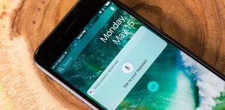 iOS版Google Assistant登场,近处的Siri淡定地笑了笑