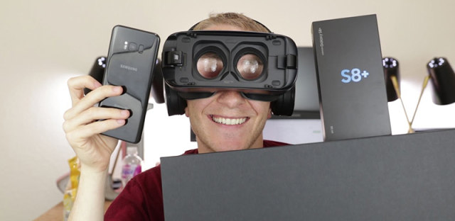 Daydream View对比Gear VR，哪一款VR眼镜更适合三星S8？