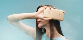 既是手机也是充电宝:超大屏小米Max2表示“看什么都震撼”