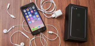 美女3万多张手机照片瞬间蒸发，原因居然是iPhone充电不当？