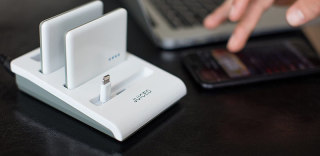 怀念可拆卸电池的手机设计?超轻便JUICED充电宝可以满足你