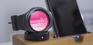 三星无线充电手机壳“进化”:用手机为智能手表无线充电!