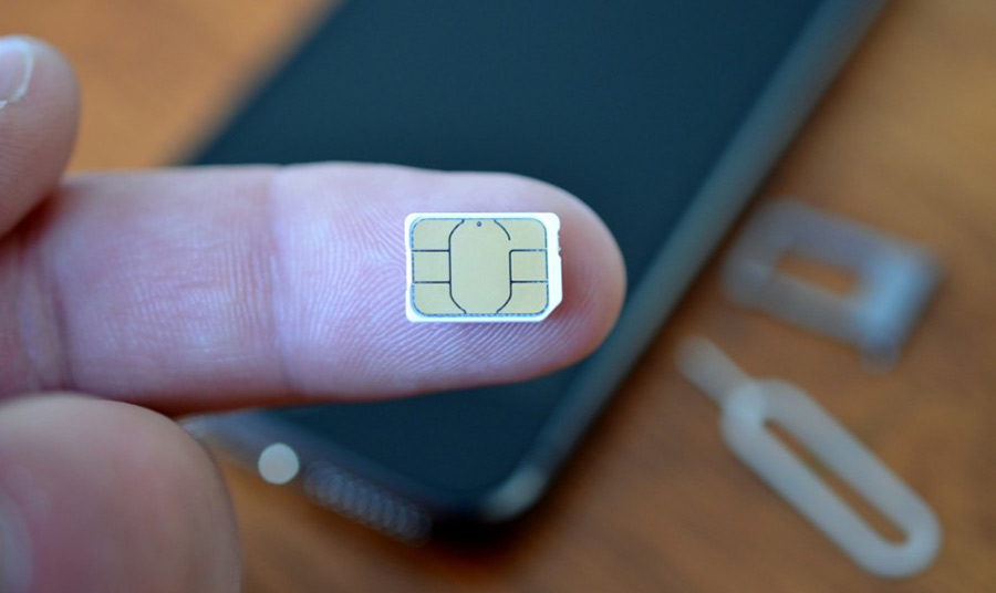 SIM卡及手机上的SIM卡槽图片