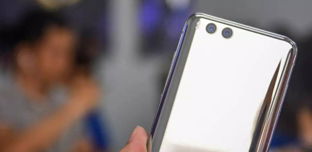 同样是镜面设计，小米6亮银版和索尼、iPod Touch工艺有什么区别？